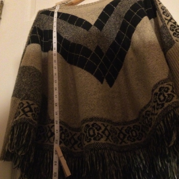 Rafaella weekend women’s poncho, size Large, excellent used condition! - Picture 3 of 5